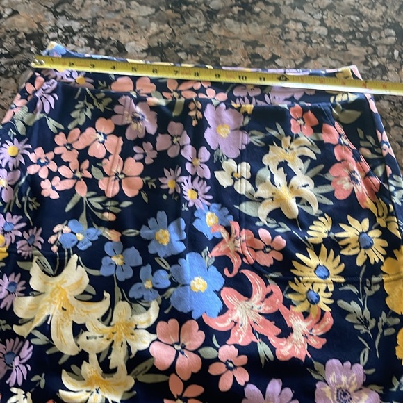 NW/OT Floral skirt with shorts underneath. Size small. - Picture 7 of 7